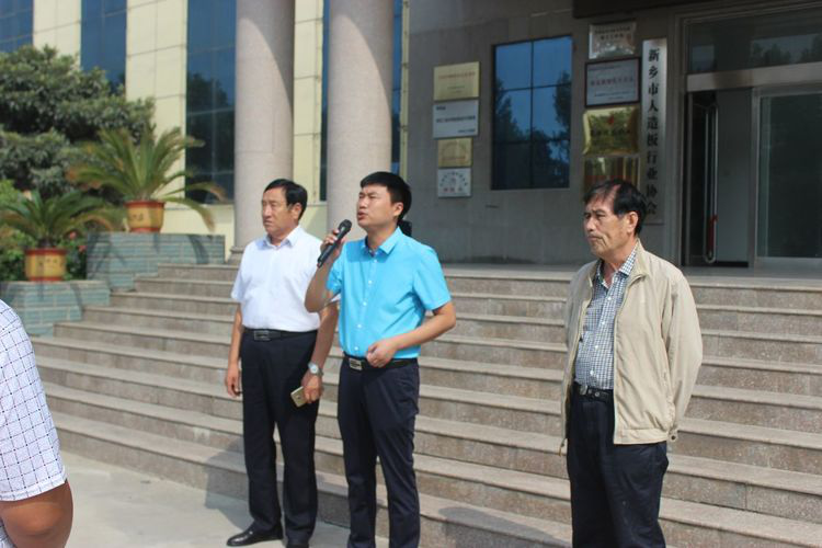 大爱无疆——宏达集团精准扶贫公益性岗位工资发放仪式